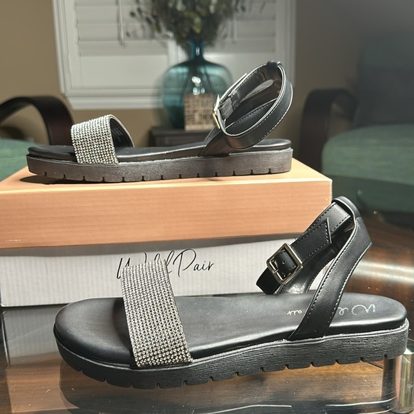 Wild Pair Women’s Jeenie Sparkle Open Toe Ankle Strap in black Sz 8 - Picture 3 of 9